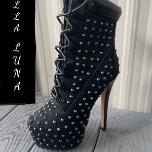 Bella Luna Combat platforms
